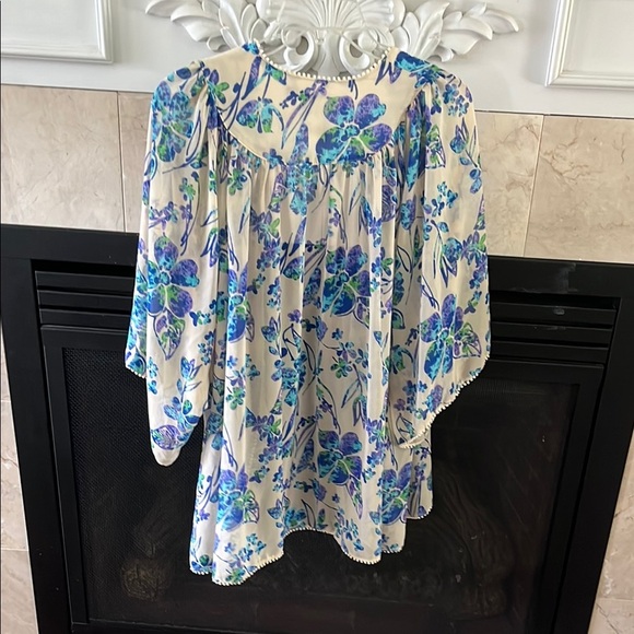 Forever 21 Blue and Cream Floral kimono - Picture 5 of 5